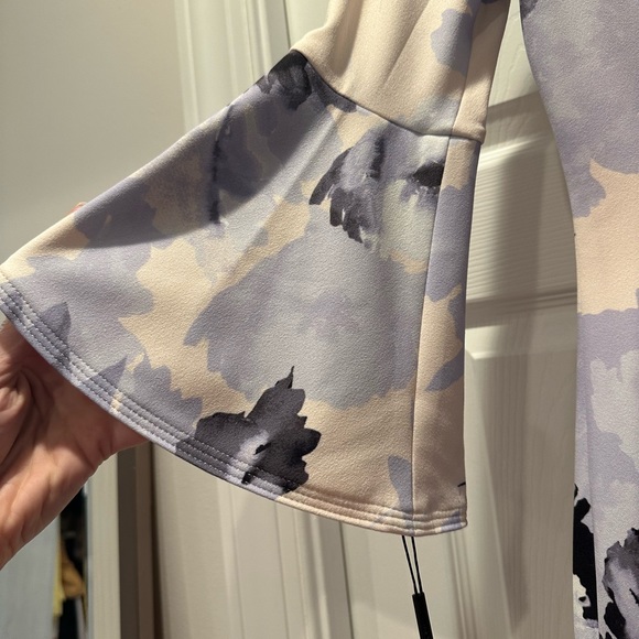 NWT Calvin Klein Spring Bell-Sleeve Sheath Dress - Picture 5 of 8